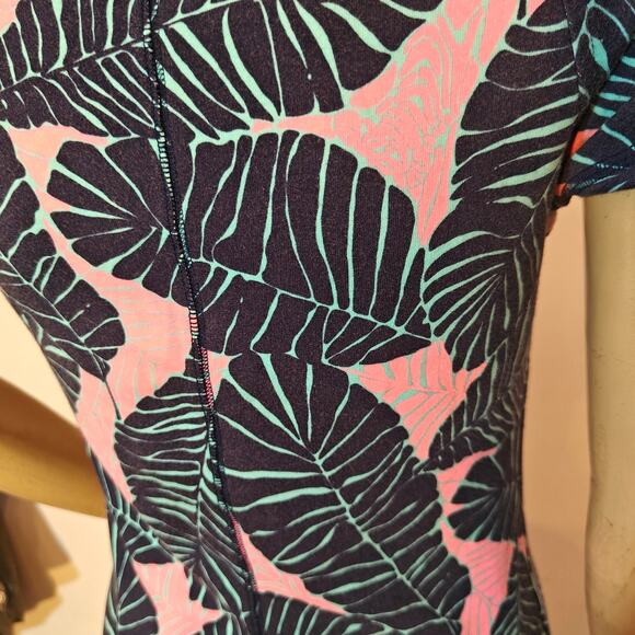 Lilly Pulitzer XXS Palm Leaf Pink & Navy Stretch T-Shirt Dress Tropical - Picture 3 of 6